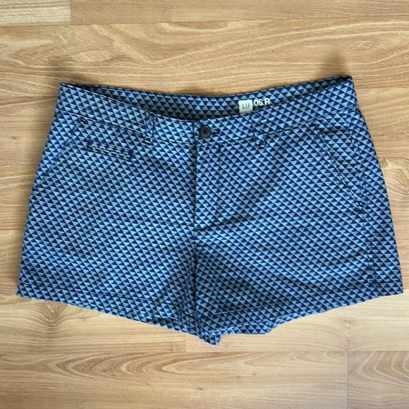 GAP Summer Short Navy/White Triangle Pattern - Picture 3 of 16